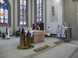 Bischof Dr. Michael Gerber besucht St. Crescentius (Foto: Karl-Franz Thiede)